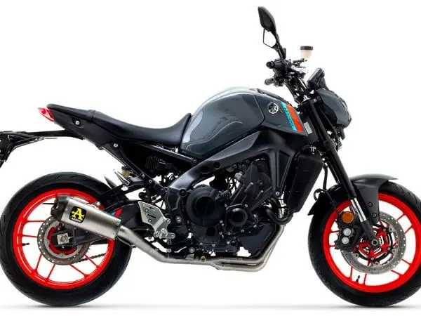 YAMAHA MT 09: È CONSIGLIATO MONTARE UNO SCARICO SPORTIVO? QUALI SONO I SUOI PREGI?